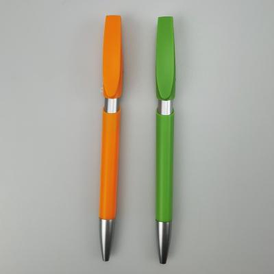 China Pen Cheap Promotional Stock Orange Green Ballpoint Pens for sale