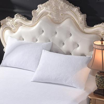 China Hot Sale Waterproof White Quality Coral Fleece Waterproof Pillowcase Zippered Soft Pillow Cover for sale