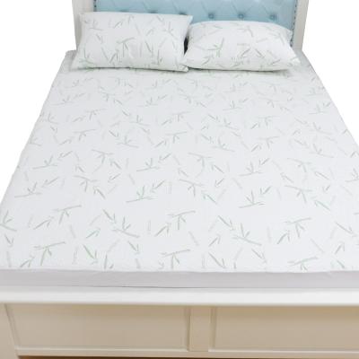 China Bamboo Waterproof Bedspread Mattress Protector 280gsm Jacquard Air Layer Matress Cover With Zipper Calorie King for sale