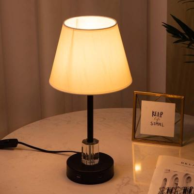 China Modern Nordic Three-speed Dimming Fabric Table Lamp Touch USB Charging Indoor Living Room Iron Deco Bedroom Study Bedside Light for sale