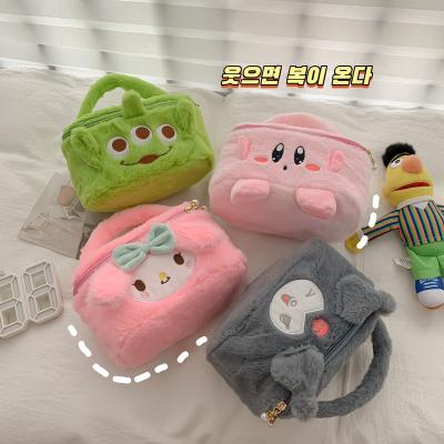 China Wholesale Cartoon Plush Backpack XUX Plush Heart Makeup Bag Large Capacity Storage Box Cartoon Fans Portable Makeup Handbag for sale