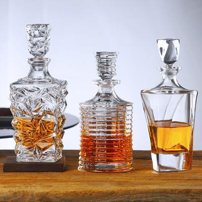 China Whole Sale Novelty Luxury Glass Wine Bottle With Lids Clear Crystal Hot Vodka Brandy Bottles Set For Bar for sale