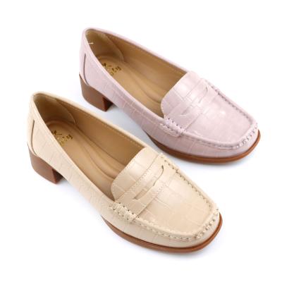 China Women's High Heel Other Casual Women's Shoes Low Heel Mother Shoes For The Elderly for sale