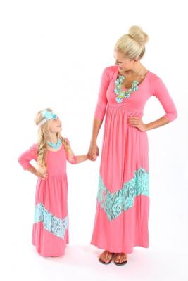 China Pink Summer Mother Daughter Family Matching Outfits With Lace , 3/4 Sleeve for sale