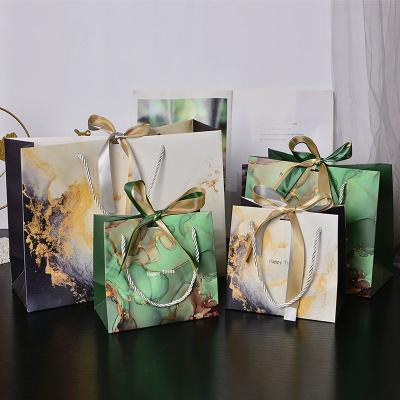 Cina Luxury Custom Logo Shopping Paper Bag Printed Gift Retail Craft Gioielli Cosmetici in vendita