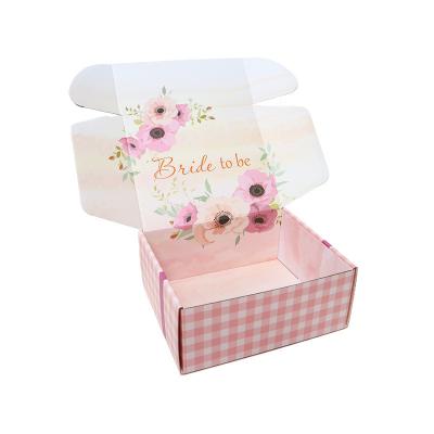 China Caja de regalo de corazón cuadrada plegable impresa a medida Cajas de regalo bonitas decorativas para té bebidas de café en venta