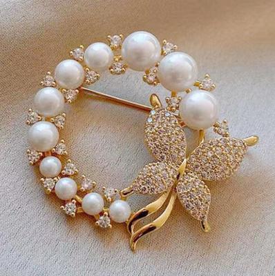 China Hot Trendy Fashion Gift Butterfly Rhinestone Crystal Simulated Pearl Brooches Flower Brooch For Women for sale