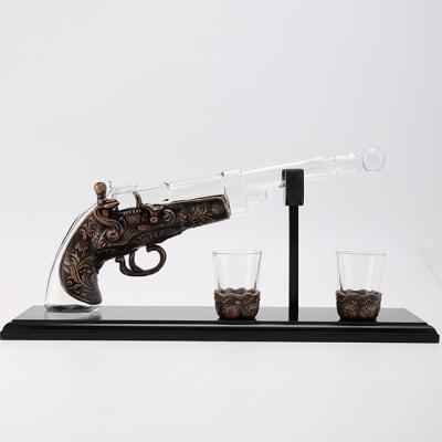 China Europe 2022 New Design Whiskey Gun Decanter Luxury Crystal Glass Wine Glass Musket Gun Decanter Set for sale