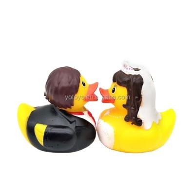 China Bath Toy Party Wedding Gift Rubber leans bride and groom Mr and Mrs Duck Gift Set for sale