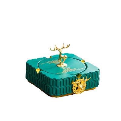 China Decorate ashtray European luxury elk with lid ashtray home living room hotel desk table decoration resin material ornaments for sale