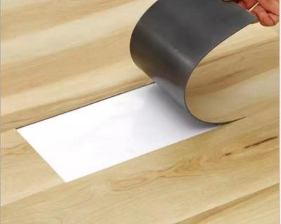 China Anti Slip Wear Resistant Waterproof PVC Roof Tile Waterproof Plastic Flooring Like Wood for sale