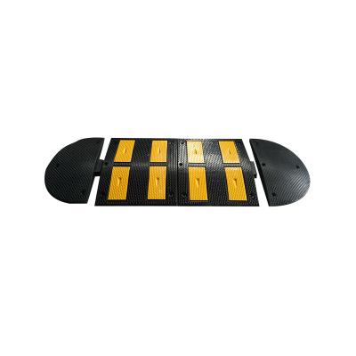 China New Design 500*600*50mm Traffic Heavy Duty Rubber Road Safety Driveway Rubber Speed ​​Bump For Safety for sale