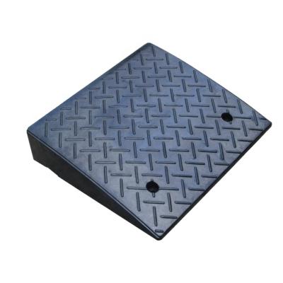 China Car Parking Anti-pressure Traffic Restriction Rubber Portable Ramps Handheld Threshold Edge Ramp for sale