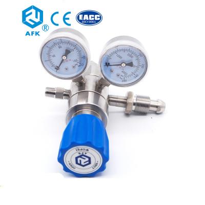 China oxygen gas two stage cylinder pressure regulator with gauge for sale