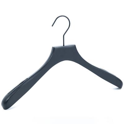 China 2021 Strong Wholesale Price Customer Logo Black Color Wooden Hangers With Notched for sale