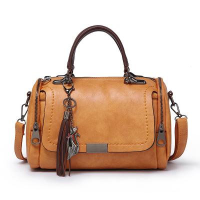 China Fashion Large Capacity Messenger Bags Trendy Women Tassel Shoulder Bag Handbag for sale