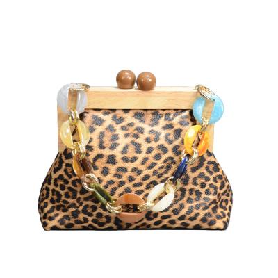 China Fashion Fashion Leopard Print Wood Cut Acrylic MINI PU Leather Handbag Women Chain Bag for sale