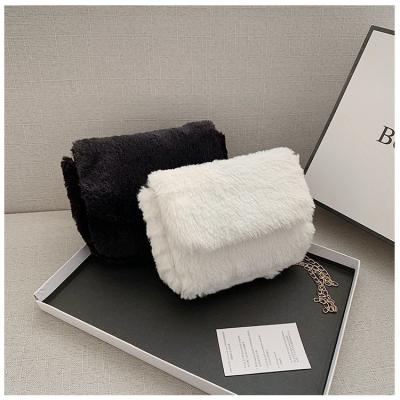 China Hot Selling Designers Daily Life Fur Handbags New Cheap Wholesale Winter Girls Ladies Shoulder Clips Fur Handbags For Women for sale