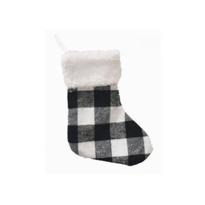 China Custom Classic Polyester Fiber Plaid Plush Stocking For Christmas Holiday Supplies for sale