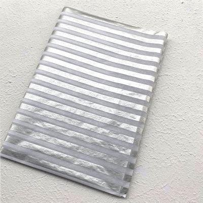 China Decorative  Luxury Wrapping Tissue Paper With Glossy Shiny Silver Stripe Pattern à venda