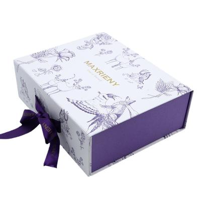 China Luxury Purple Cosmetic Folding Corrugated Box Collapsible Magnetic Rigid Box With Ribbon en venta