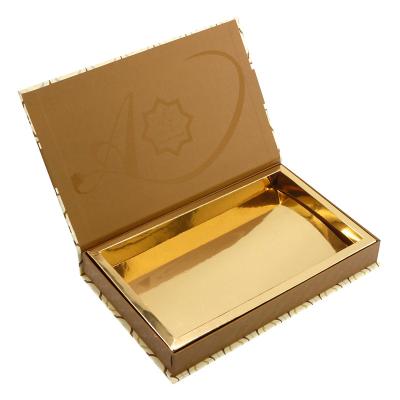 China Shiny Metallic Gold Logo Rigid Gift Box UV Printing Rigid Magnetic Folding Gift Box à venda