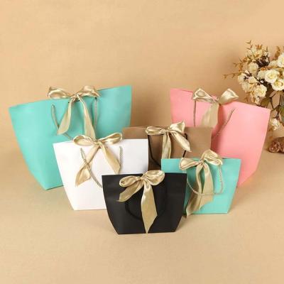 China Recycled Materials Customize Design Kraft Paper Bag Printing Fancy Jewelry Shopping Paper Bag for sale