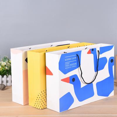 China Recycled Materials Customize Design Kraft Paper Bag Printing Paper Bag Fancy Shopping Christmas for sale