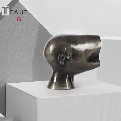 China Modern China Abstract Art Brown Metal Human Head Sculpture Handwork Ornament for sale