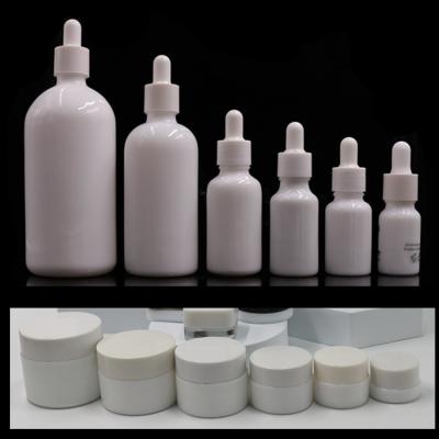 China Tropfenzähler-dauerhafter Entwurf ätherischen Öls 50ml Opal Ceramic Cosmetic Jars 30ML zu verkaufen