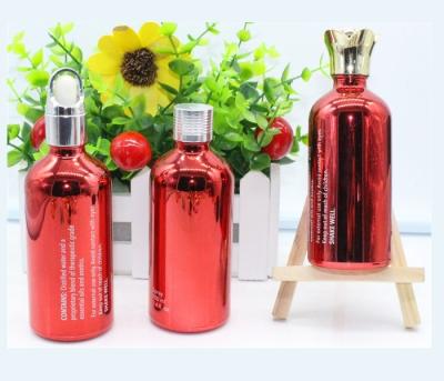 Chine Les grandes bouteilles en aluminium rouges de galvanoplastie pour des cosmétiques huilent 50ml transparent à vendre