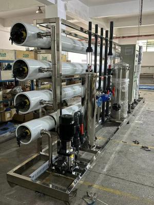 China Sistema RO de agua salobre de alta salinidad Siemens PLC controlado para agua de alimentación 5-45.C en venta