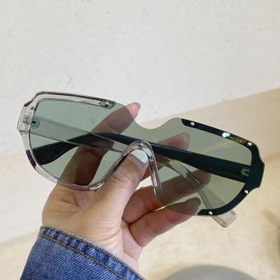 China Fashion Sunglasses 2022 Retro Hip Hop Candy Shades Personality New Style Luxury Spring Metal Frame One Piece Lens Sunglasses Cool Buy Eyewear for sale