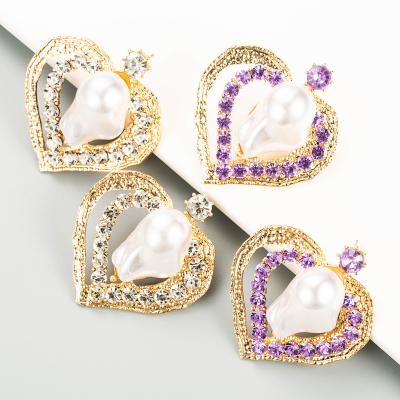 China Designer Fashion Earrings Trend 2021 HOT Cute Gold Plated Luxury Rhinestone Pearl Bling Heart Beaded Stud Clip On Earrings For Women for sale