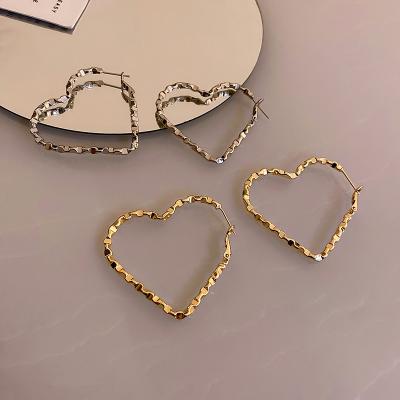 China 2022 Trendy Trendy Women Designer Personalized Minimalist Gold Twist Korean Circle Earrings for sale