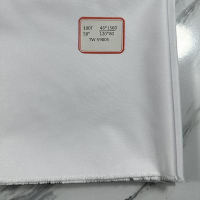 China 48*150D 120X80 Spund Polyestergewebe 120GSM Poplin T-Shirtgewebe zu verkaufen