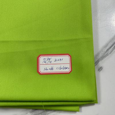 China La mezcla de poliviscosa verde de Twill 130X66 de poliéster y viscosa en venta