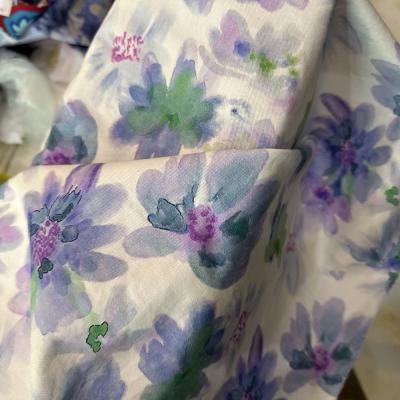 China Lichtgewicht digitaal printen Rayon stof 100% viscose stof voor kleding Te koop