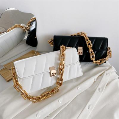 China Fashion Style Cheap Thick Chain Handbags New Arrivals Cross - Body Bag For Women Metal Stitched for sale