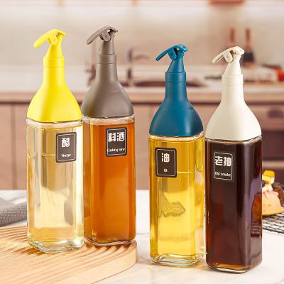 China Steamable 480ml Cooking Kitchen Large Capacity Automatic Bottle Silicone Glass Square Oil Seasoning Bottle for sale