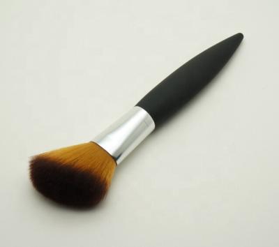 China Beauty Face Care Makeup Tools Oval Handle Premium Intense Highlighter Makeup Brush for sale