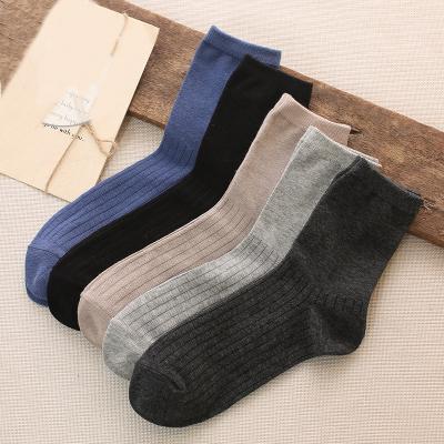 China New Fashion Spring Logo Boys Sport Socks Simple Custom Knitting Comfortable Cotton Single Socks For Men for sale