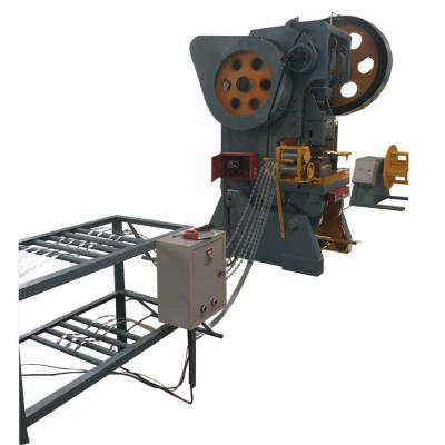 China Hotels High Security Galvanized Concertina Anti Climb Razor Barbed Wire Machine for sale