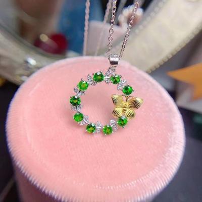 China Factory supply CLASSIC high quality wholesale non tarnish chains necklaces charm for ladies for sale