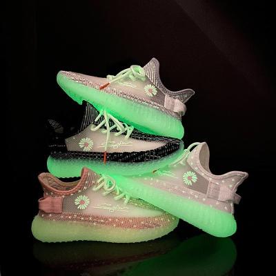 China CUSHIONING Fly Knitted Mesh Lining Breathable Women Shoes Yeezy Outdoor Sports Shoes for sale