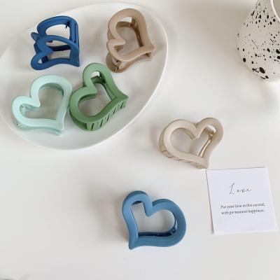 China Fashion Hair Accessories For Kids Wholesale Cute Christmas Dresser Hair Women Girls Korean Heart Hair Claw Clips for sale