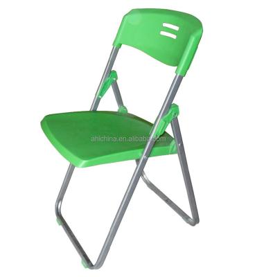 China Modern Folding Plastic Chair White Folding Chairs for sale