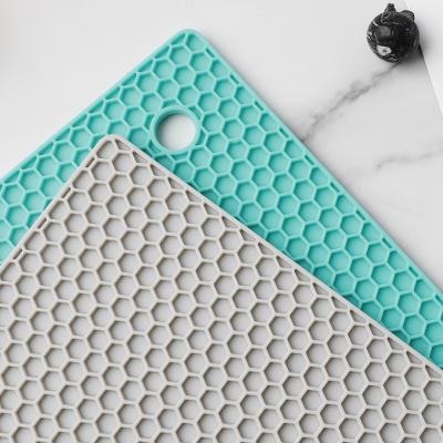 China Household Table Mat Accessories Square Shape Kitchen Traditional Silicone Honeycomb Honeycomb Trivets For Hot Dishes for sale