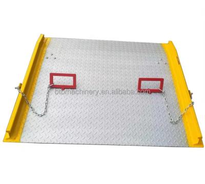 China Easy Operation Safety Convenience Customized Steel Truck Loading and Unloading Dock Ramps With Handles and Side Curbs Steel Loading Dock Board for sale