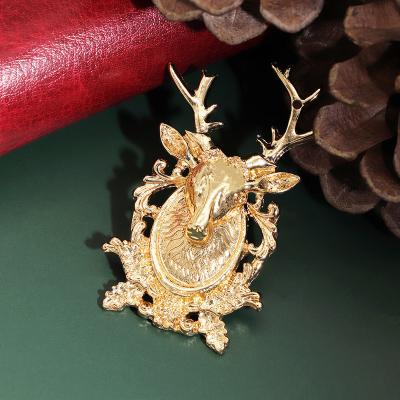 China Factory wholesale fashionable customization exquisite deer brooch selling fashionable zinc alloy animal gold plated brooch for women for sale